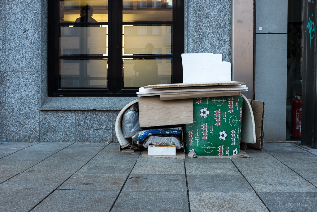 2qm, Platte eines Obdachlosen, Obdachlosigkeit in Hamburg