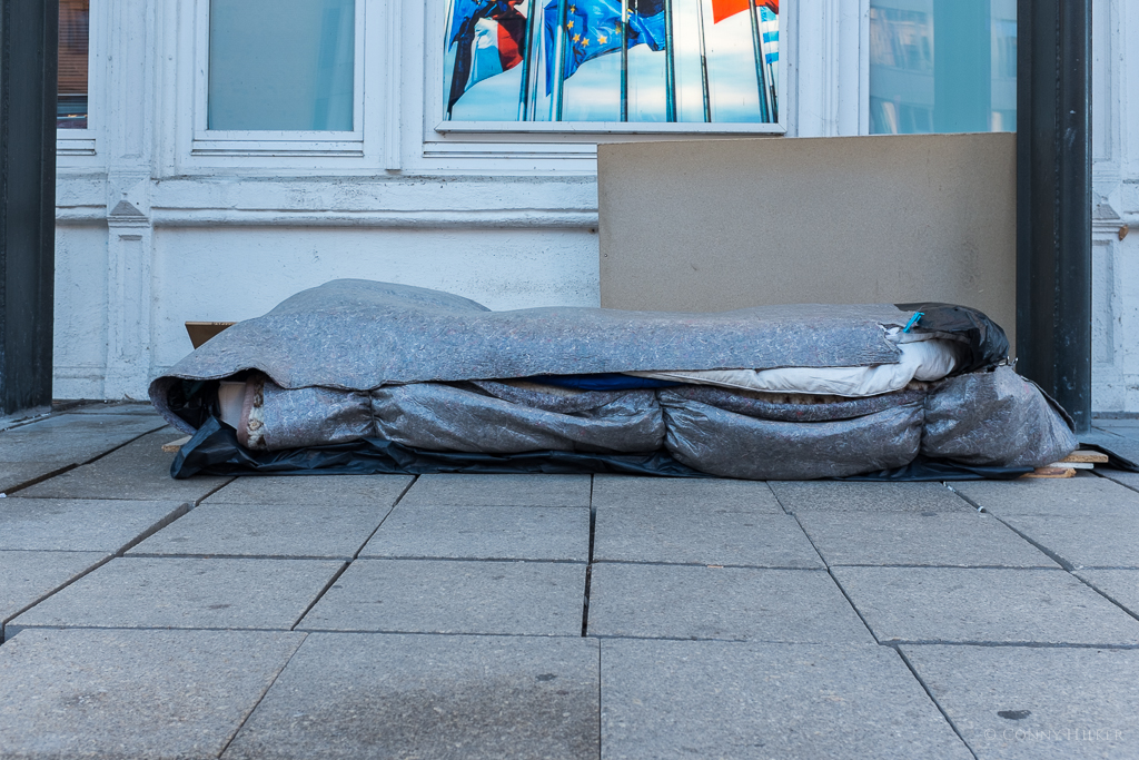 2qm, Platte eines Obdachlosen, Obdachlosigkeit in Hamburg