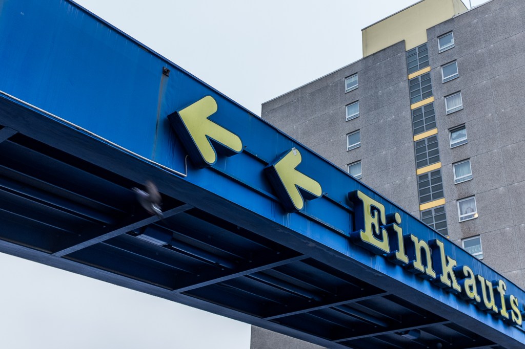 Grau. Grauen. Grauenhaft