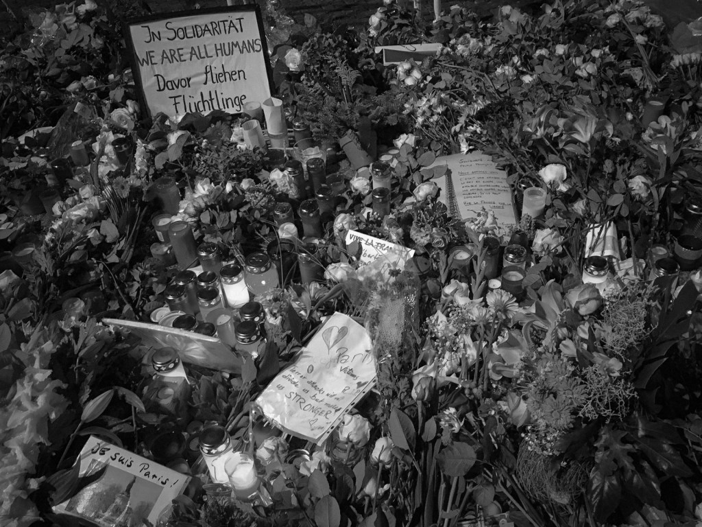 DAVOR FLIEHEN FLÜCHTLINGE