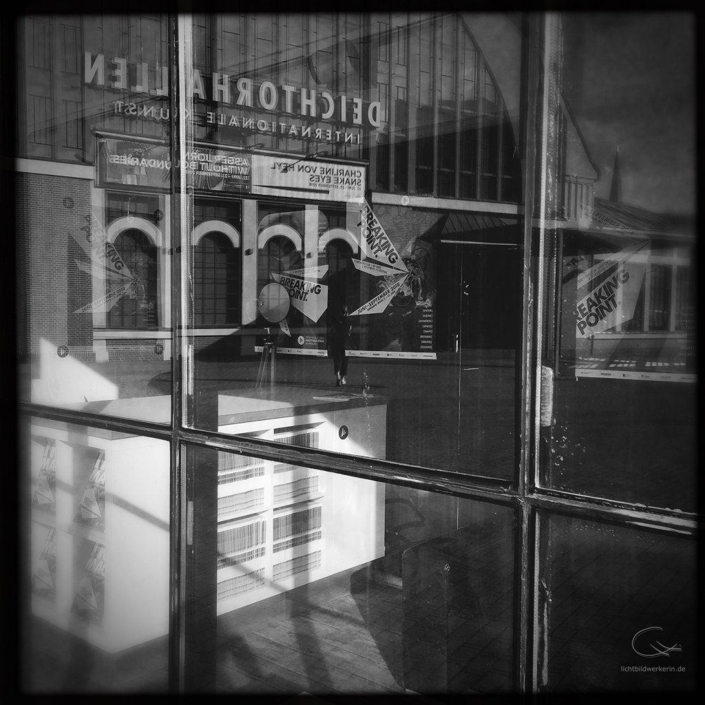 BREAKING POINT/SPACE – STREET PHOTOGRAPHY AUS SIEBEN&nbsp;JAHRZEHNTEN