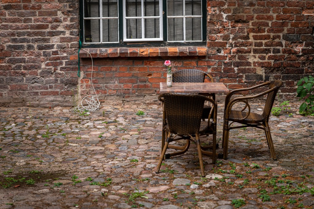 Da sitzen wir nun….